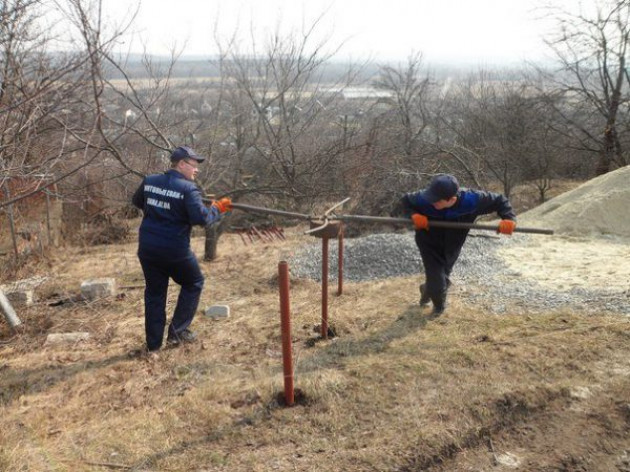 Установка свайного основания с заземлением