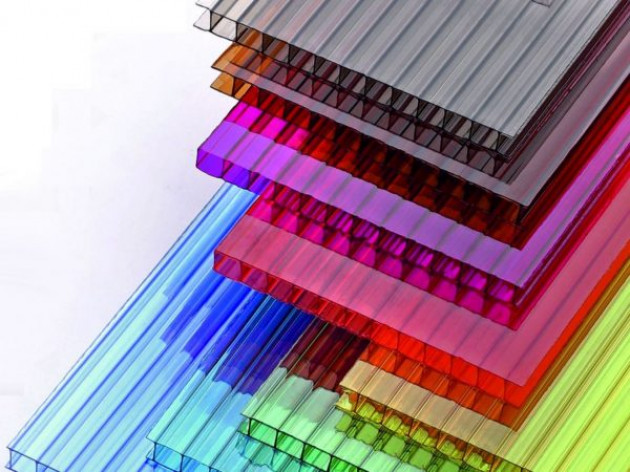 Основные характеристики сотового и монолитного поликарбоната