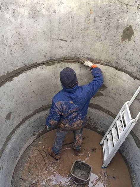 Как построить погреб из колодезных колец, если грунтовые воды близко