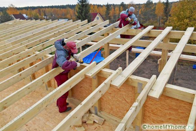 Как установить наслонные стропила